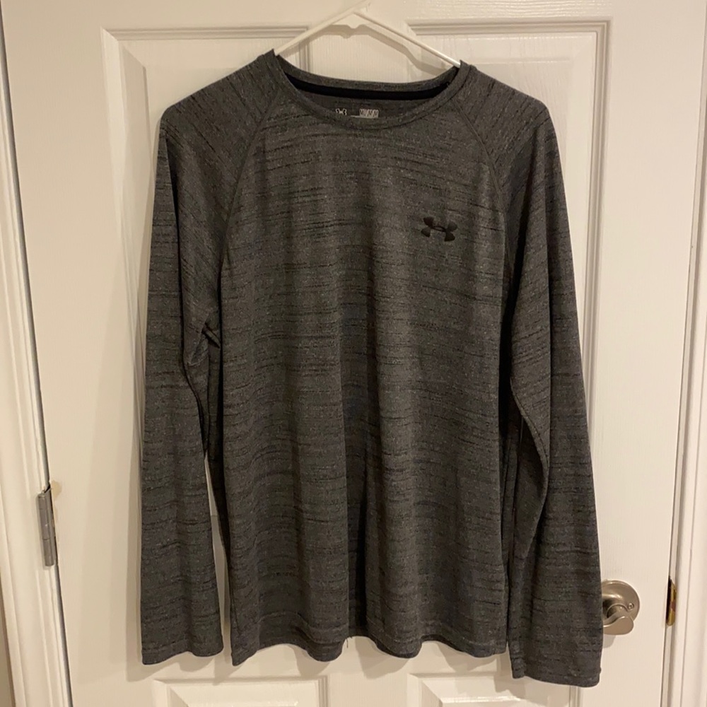 Men’s Medium Under Armour loose fit top